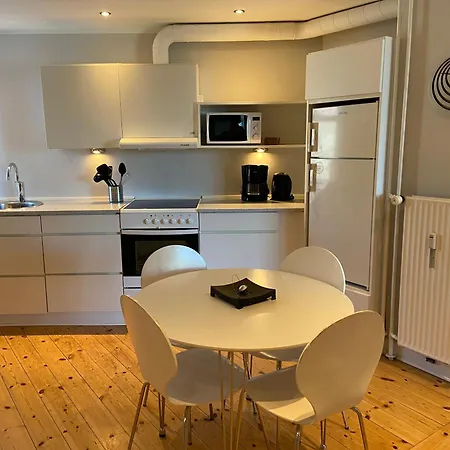 Bright 2-bedroom In Elegant Osterbro Apartment Copenhagen